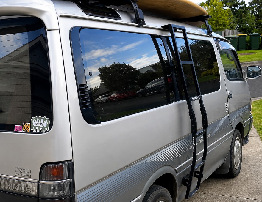 OZ147 Stainless Steel Gutter Ladder 147CM
